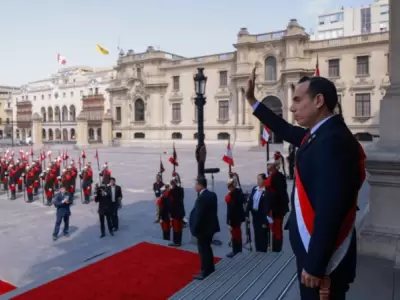 Jer� sale a la explanada del Palacio Presidencial