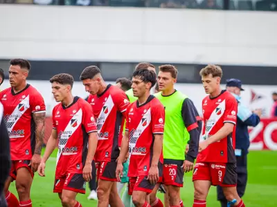 Deportivo Maip� no pudo con Estudiantes de Caseros/ Fotos Manuel Fern�ndez