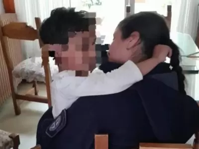Escena captada cuando el nene se encontraba con su padre alojado en un hotel. (Captura de pantalla)