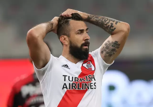 La mala salida de Pratto de River.