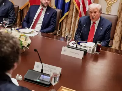 "Si gana, vamos a ayudarlo mucho. Y si no gana, no vamos a perder el tiempo" (D. Trump).