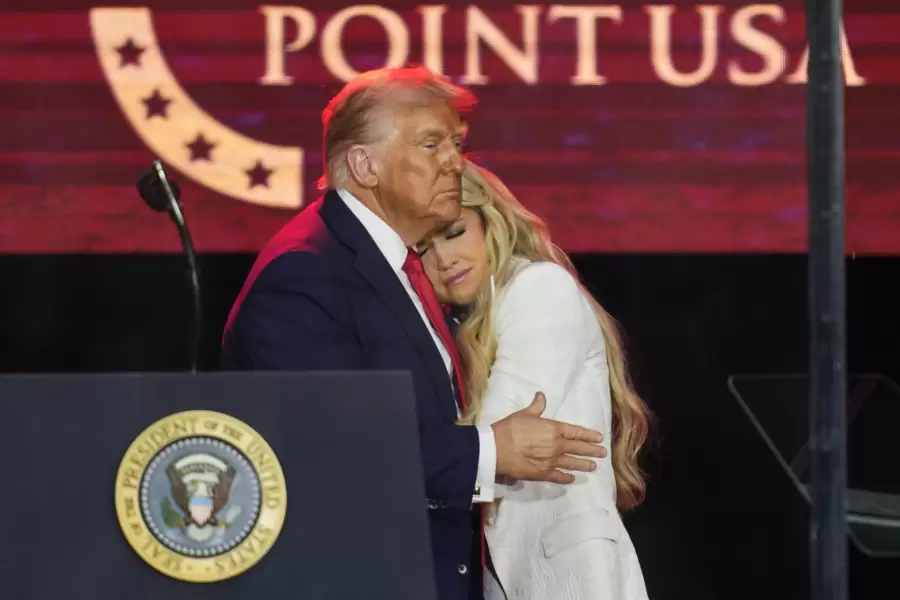 Erika Kirk, esposa del activista asesinado, recibi� el reconocimiento por parte de Donald Trump.