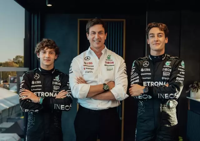 Mercedes confirm� a sus pilotos.