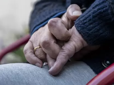 La nueva normativa garantiza "el derecho de las personas a transcurrir dignamente el proceso de morir".