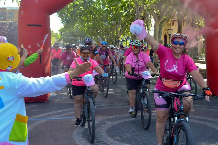 Maip� refuerza su compromiso con la salud durante el Octubre Rosa.