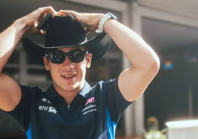 El look de Franco Colapinto en la previa del GP de Texas.