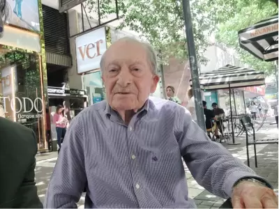 Mois�s Roitman vecino de Ciudad, a sus 100 a�os renov� su licencia de conducir.