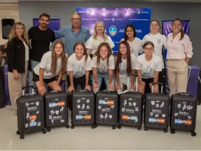 el equipo femenino a punto de viajar a cumplir un sue�o