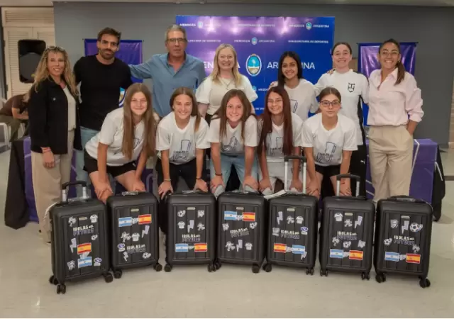 el equipo femenino a punto de viajar a cumplir un sue�o