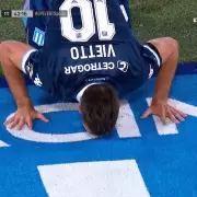 El penalazo de cachetada: La jugada de Vietto que meti� a Racing en la zona de playoffs