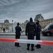 Robo expr�s en el Louvre: en 7 minutos se llevaron joyas de la colecci�n de Napole�n