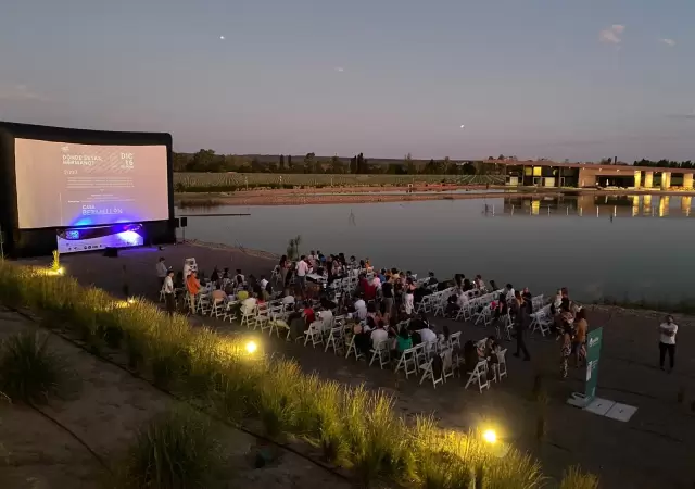 Amante del cine y el vino? Vuelve el plan perfecto a las bodegas de Mendoza.