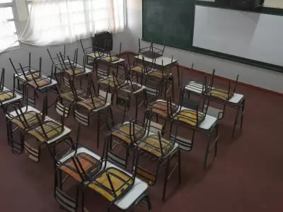 "La escuela es hoy el �nico �mbito donde se expresa lo colectivo, lo social y lo comunitario".