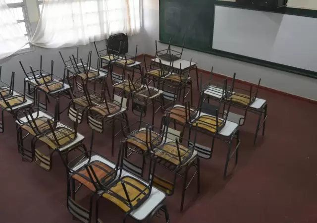 "La escuela es hoy el �nico �mbito donde se expresa lo colectivo, lo social y lo comunitario".