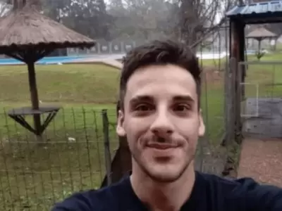 El joven fue asaltado cuando estaba con su novia en la Costanera de Rosario/ Fuente: X