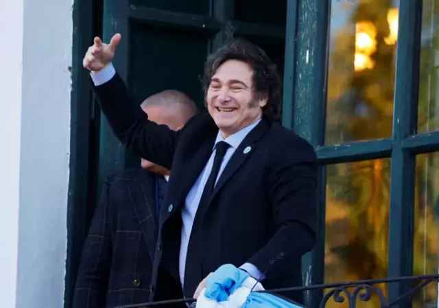 Milei sostiene un fuerte diferencial positivo de imagen en C�rdoba y enfrenta el desaf�o del "voto compartido" con Schiaretti.