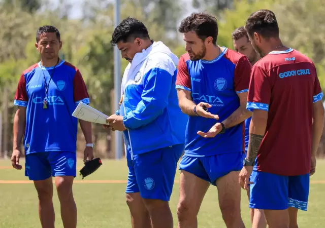 Omar Asad dirigi� su primer entrenamiento.