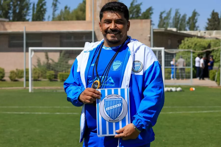 Omar Asad fue presentado como el nuevo entrenador de Godoy Cruz.
