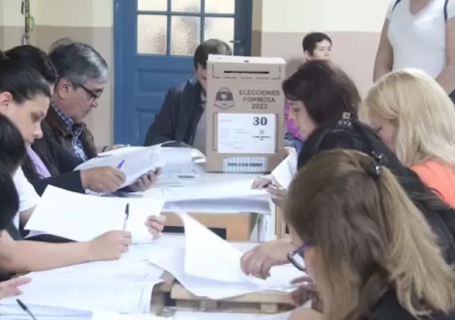 Autoridades de mesa/ Fuente: X