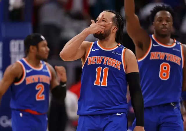 Los Knicks enfrentan a los Pistons.