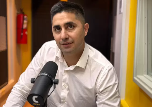 "�Basta de burocracia! Queremos que el municipio pueda arreglar (servicios) y que le cueste 0 pesos al vecino."