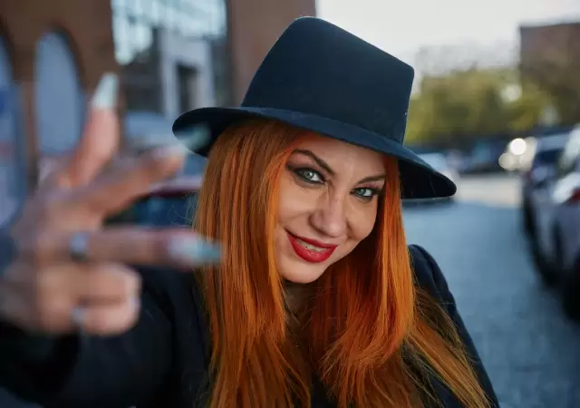 La cantante pop Lowrdez Fern�ndez apareci� y aport� tranquilidad. (Foto: archivo web)