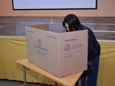 El votante se ubicar� detr�s de un biombo para emitir su voto. Pero cuidado: nada de celulares.
