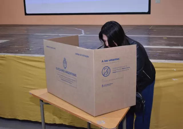El votante se ubicar� detr�s de un biombo para emitir su voto. Pero cuidado: nada de celulares.