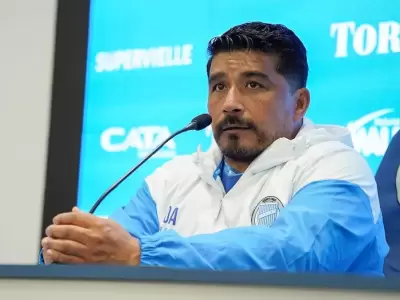 Asad tuvo su primera conferencia de prensa en el Tomba.