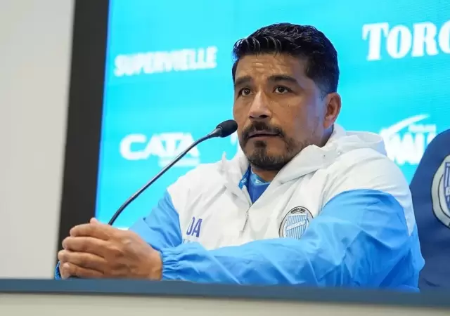 Asad tuvo su primera conferencia de prensa en el Tomba.