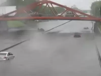 Un taxista falleci� tras descompensarse durante el temporal en AMBA y quedar atrapado en la General Paz/ Fuente: X