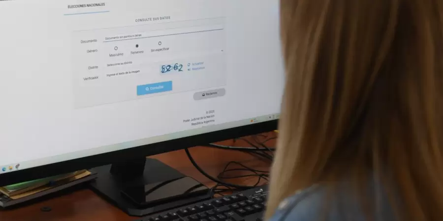 Adem�s de la p�gina, la CNE habilit� un 0800 para evitar problemas.