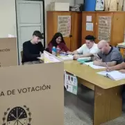 Cerraron las urnas: participaci�n electoral por debajo del promedio hist�rico y polarizaci�n