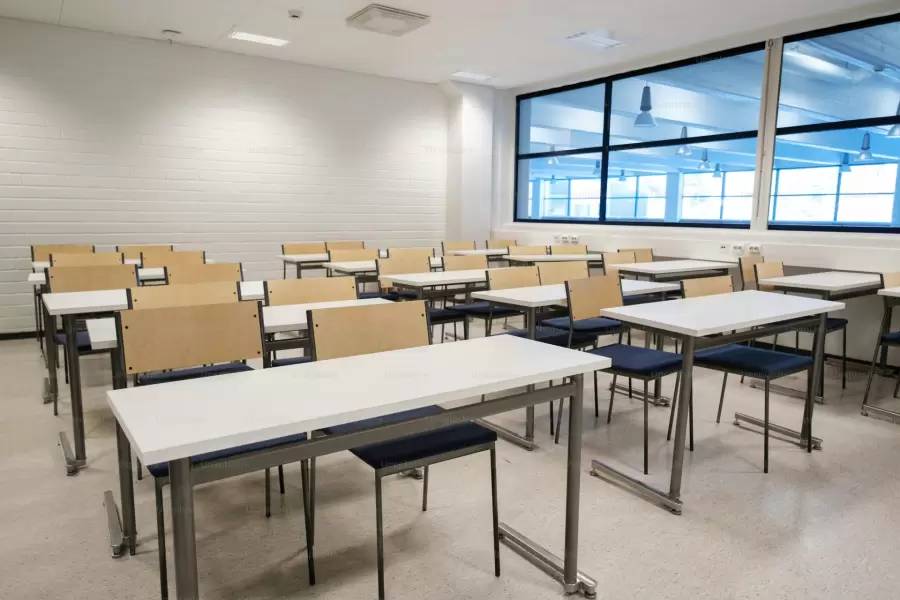 Las escuelas que sí tendrán clases el lunes contarán con un tiempo para la desinfección, entre las 18 del domingo y las 0 horas del lunes.