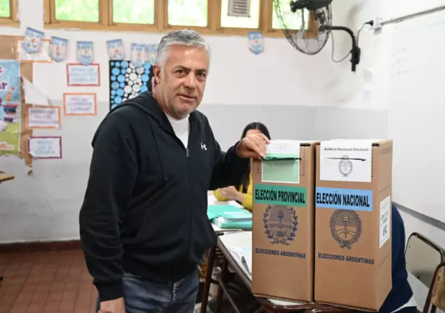 Alfredo Cornejo emiti� su voto en las elecciones legislativas 2025.