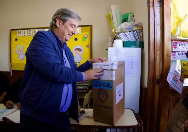 Emir F�lix emiti� su voto.