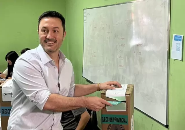 Petri cumpli� con el deber c�vico en el Este de Mendoza.
