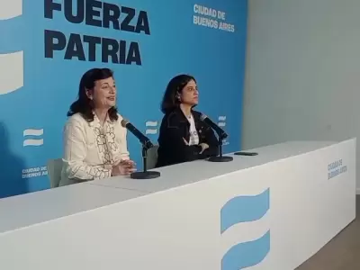 Kelly Olmos y Luc�a C�mpora