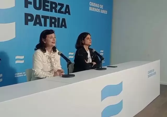 Kelly Olmos y Luc�a C�mpora