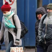 ¡A sacar el abrigo! El clima primaveral se termina: lunes con un brutal descenso de la temperatura y lluvias