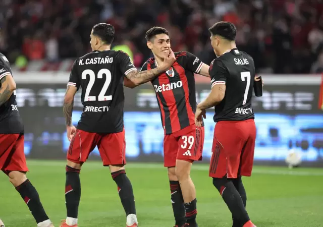 Santiago Lencina renov� contrato hasta el 2029.
