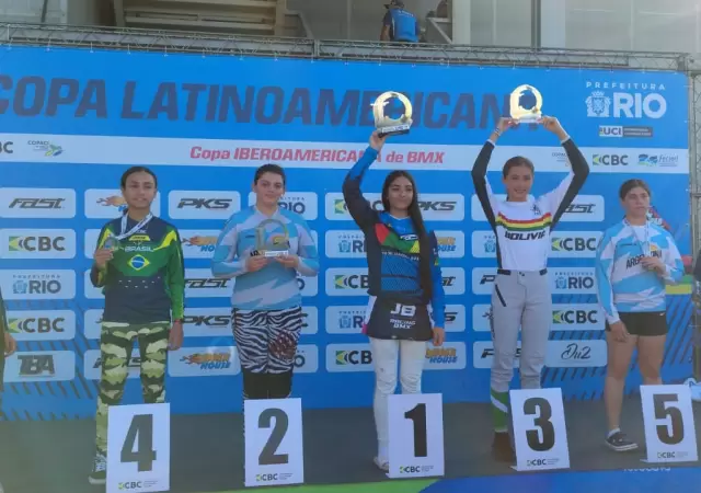 Mar�a Escardini en el podio de Chile