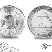 La pol�mica de la moneda del BCRA: El "descuido" de $10 que enfureci� a los fans de D10s
