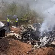 El horror: una avioneta cayó diez minutos después de despegar hacia el safari soñado