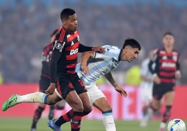 Lindo partido entre Racing y Flamengo.