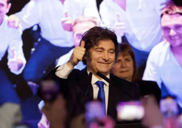 Seg�n Roberto Starke, Milei est� "torciendo su perfil" para dialogar con gobernadores.