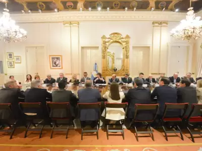 El Presidente se rode� de mandatarios provinciales para enviar una se�al clara: la era del rechazo a los bloques tradicionales ha quedado atr�s.