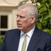 Humillaci�n real: Carlos III despoja a su hermano Andr�s de todos sus t�tulos y lo expulsa de su residencia