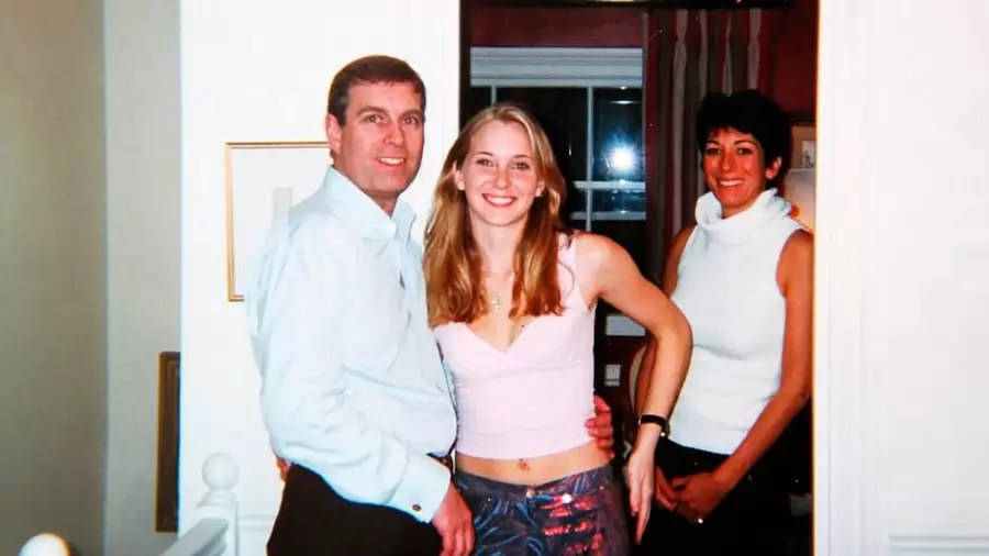 El principe Andr�s con una de las v�ctimas de abuso