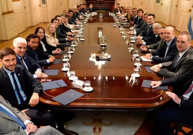 La mesa de Milei con los gobernadores. (Foto: web)
